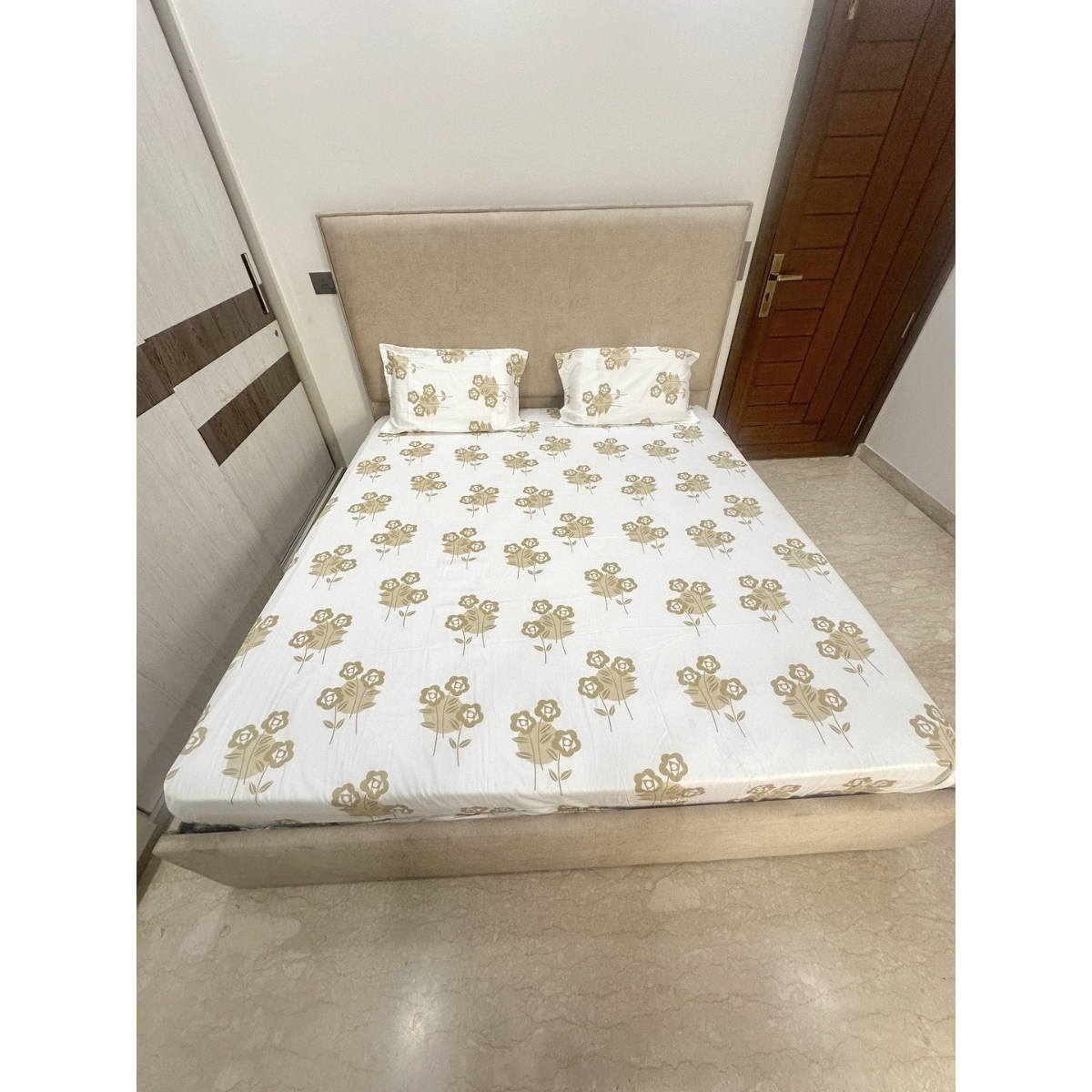 StudioHMK Tan Floral White Base 100% Cotton Bedsheet with Pillow Covers (King)