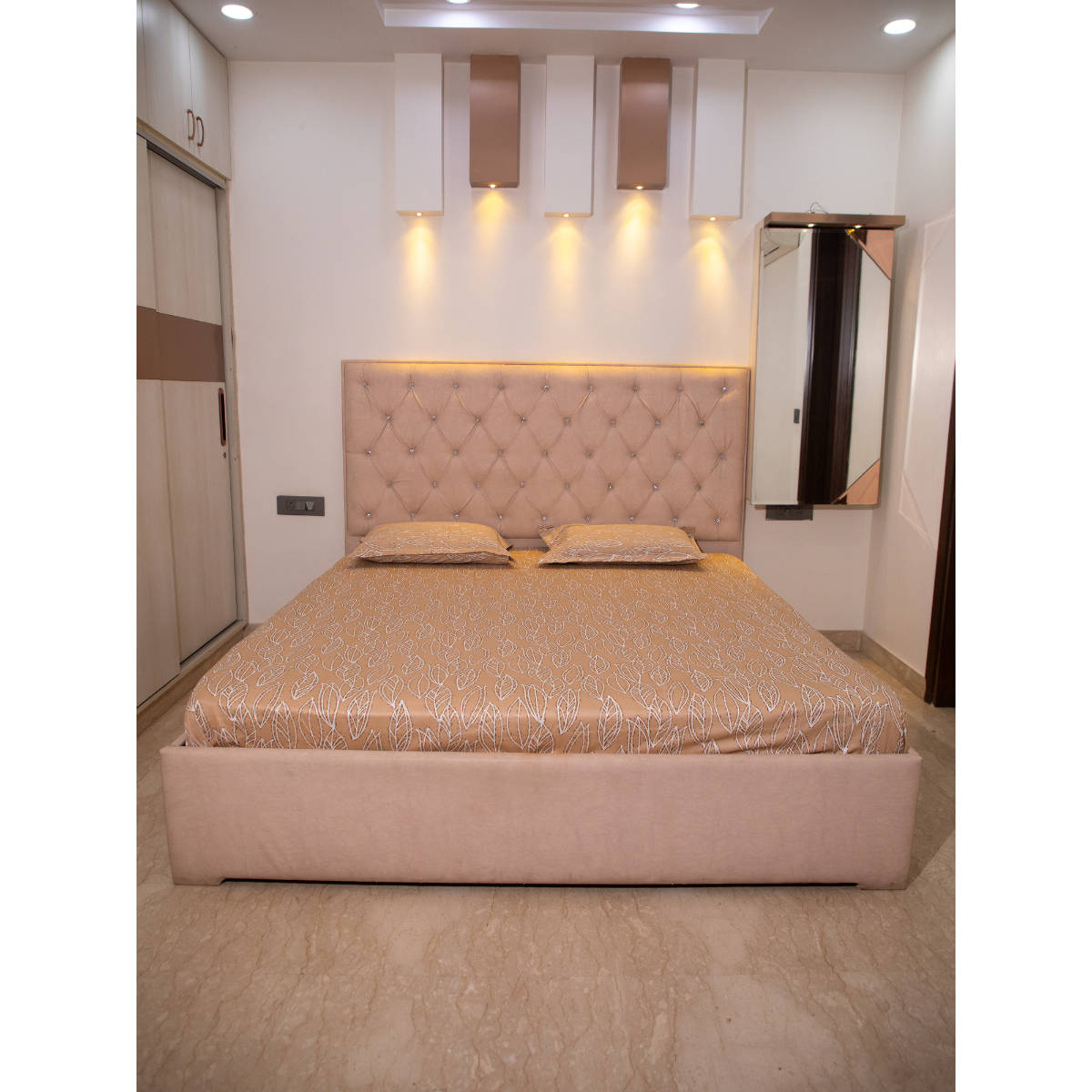StudioHMK Tan Leaf 100% Cotton King Bedsheet with Pillow Covers