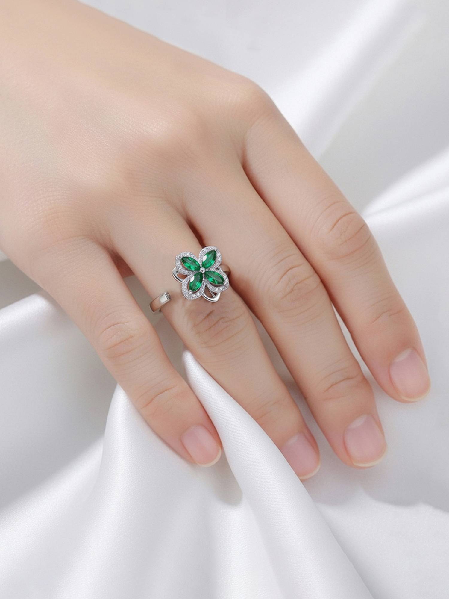 Designs & You Silver Plated Shuriken Style Green Rotatable Adjustable Ring