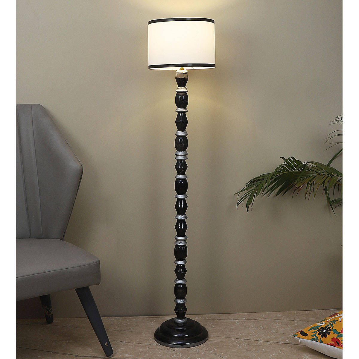 Tu Casa White & Black Moha Floor Lamp