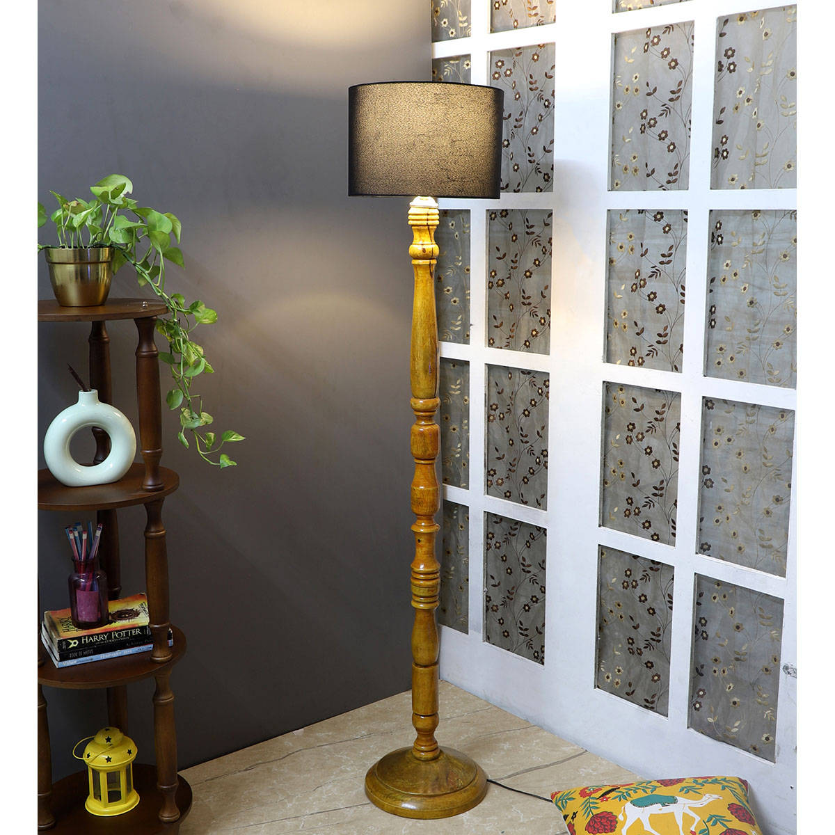 Tu Casa Black Romero Floor Lamp