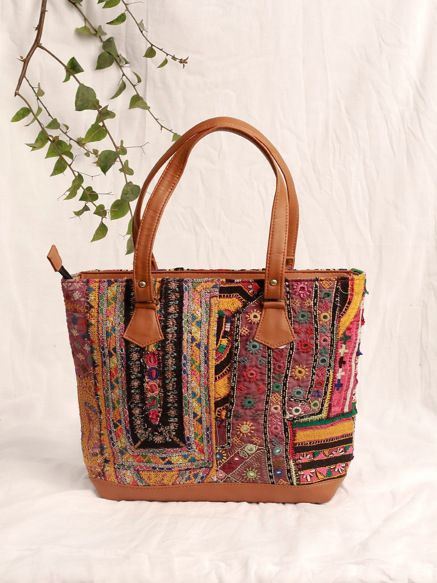 Various Colour Emboridery Kutch Kutchi Embroidery Hand Bag at Rs 275/number  in Chennai