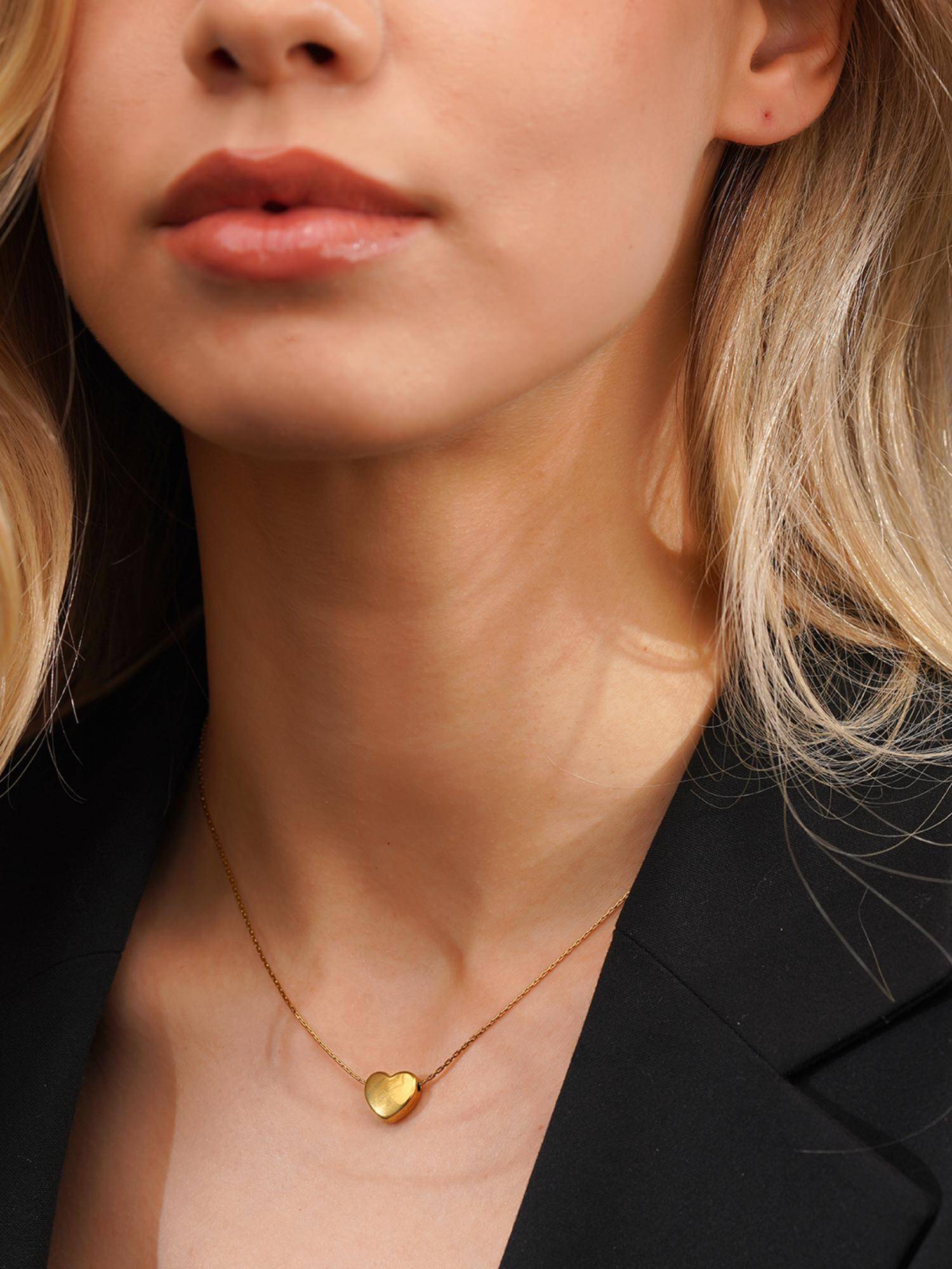 AANURA Minimal Heart Pendant Necklace