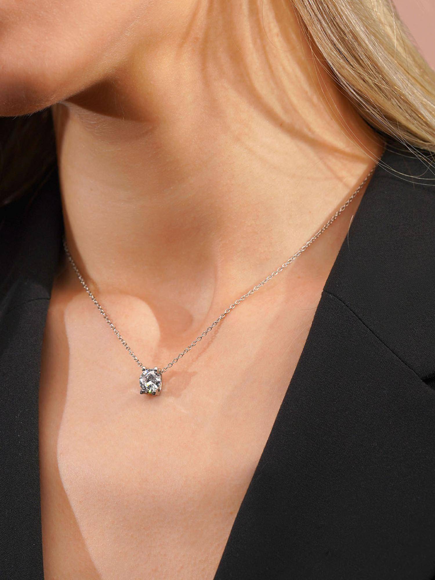 AANURA Classic Solitaire Pendant Necklace