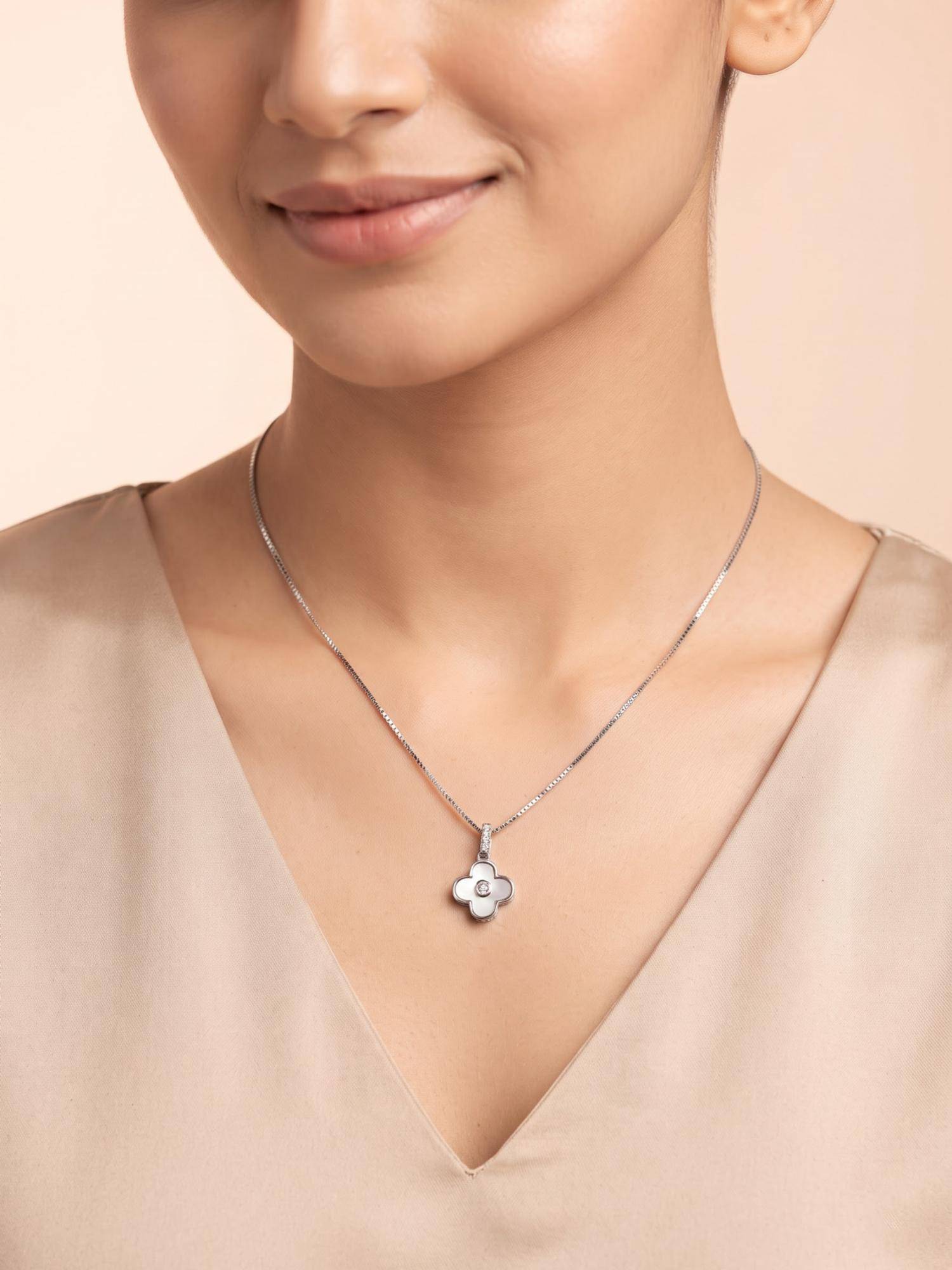925 SILLER Radiant Four-Leaf Pearl Necklace