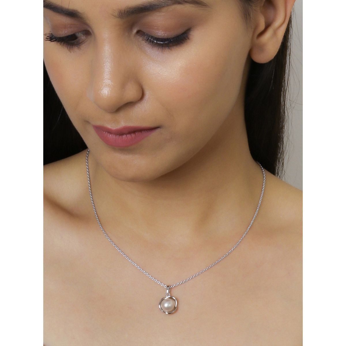 Freshwater pearl flower necklace | The Morpho Stone