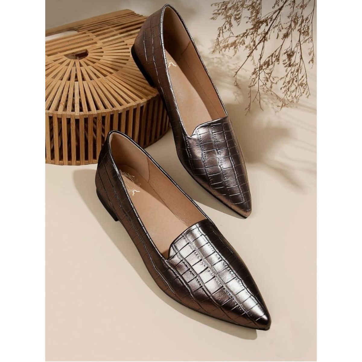 Pointed store belly shoes