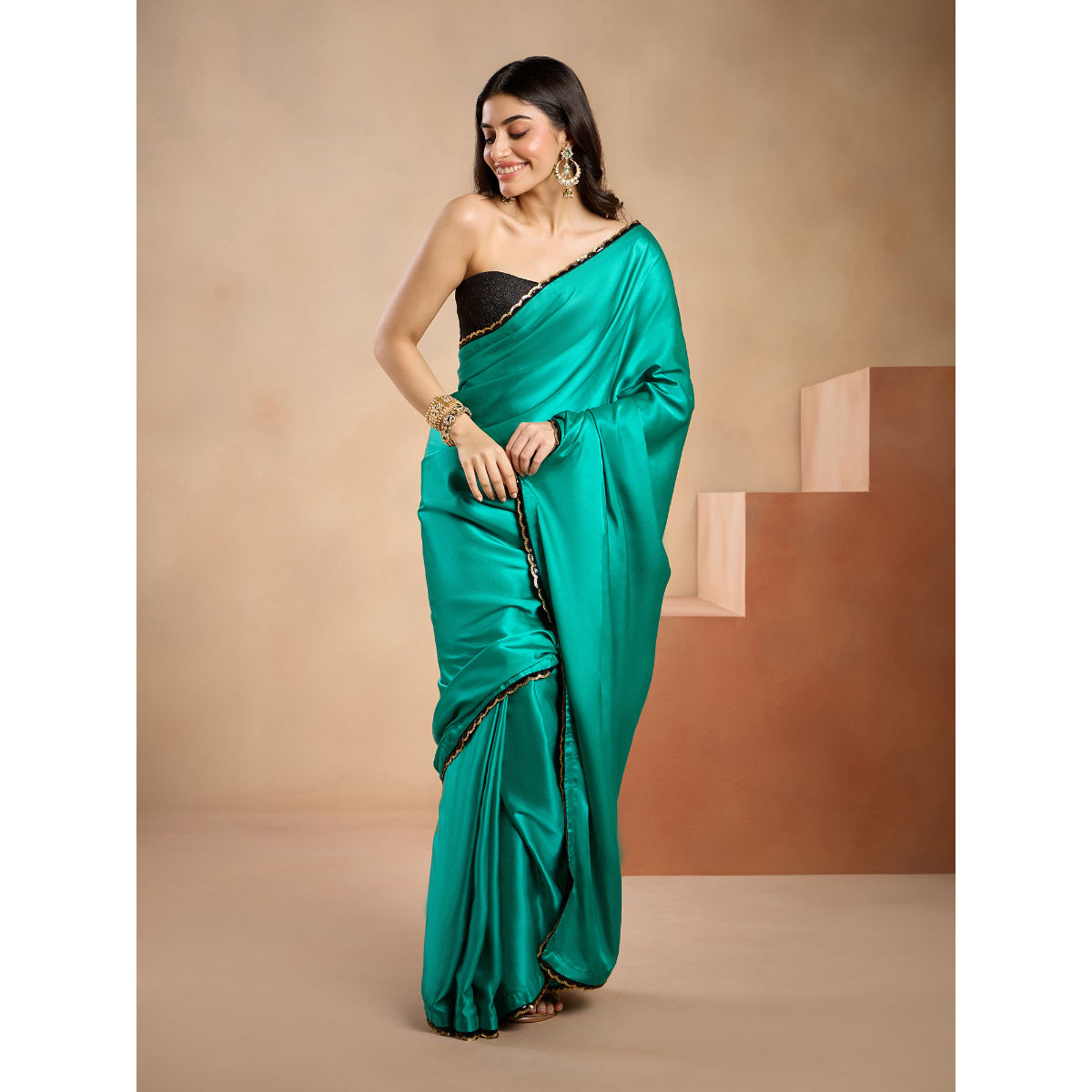 Green Graceful Georgette Kashmiri Thread Work Saree | Sitara