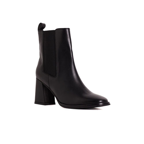 Buy Peach Flores Faith Leather Solid Blocked Boots-Black Online - Main Image