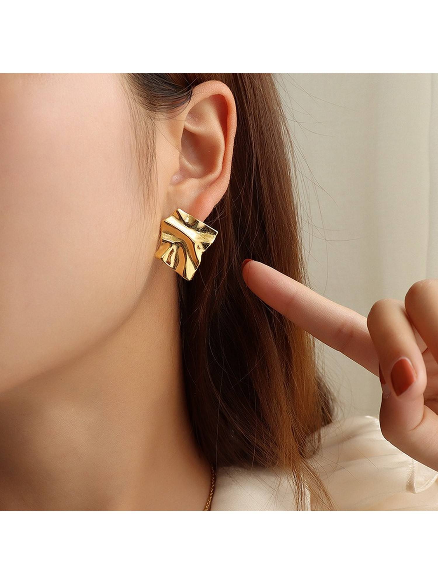 VIEN Gold Anti-Tarnish Gold Plated Stud Earrings