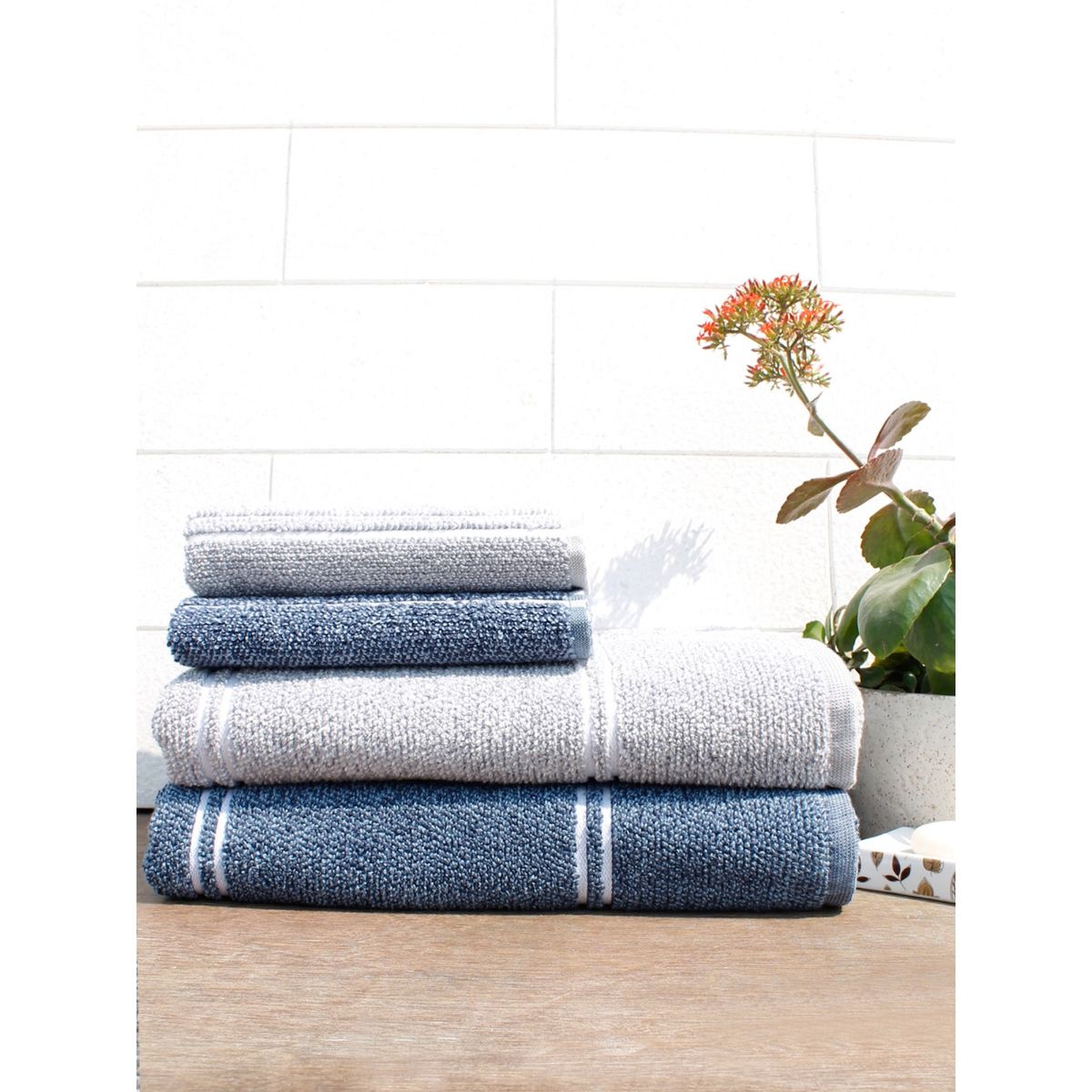 Two-Tone Towel 80 x 150 cm checked - Cawo 604 80/150 10 | FA