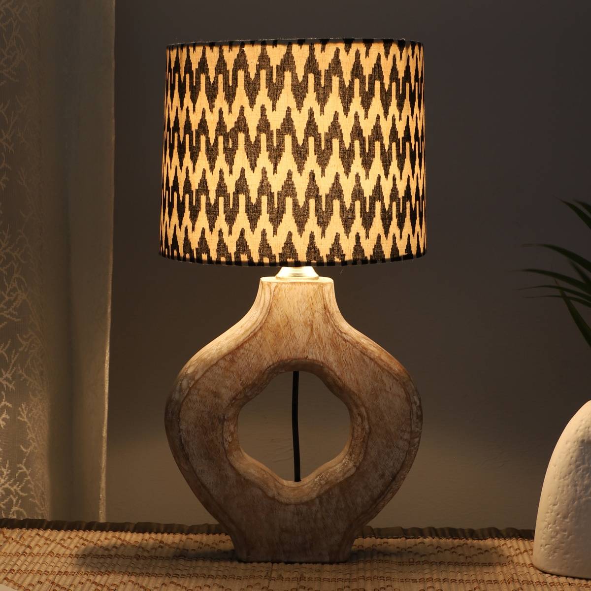 Tu Casa Multi-Color Graceful Bloom Mangowood Table Lamp For Home Decoration