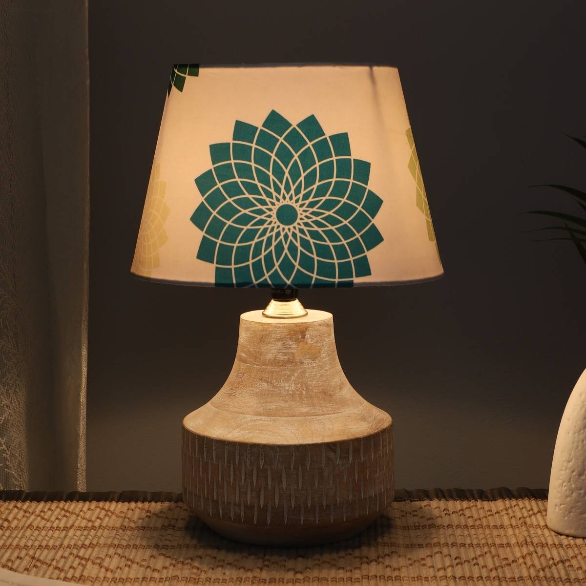 Tu Casa White Elegant Mangowood Table Lamp For Home Decoration