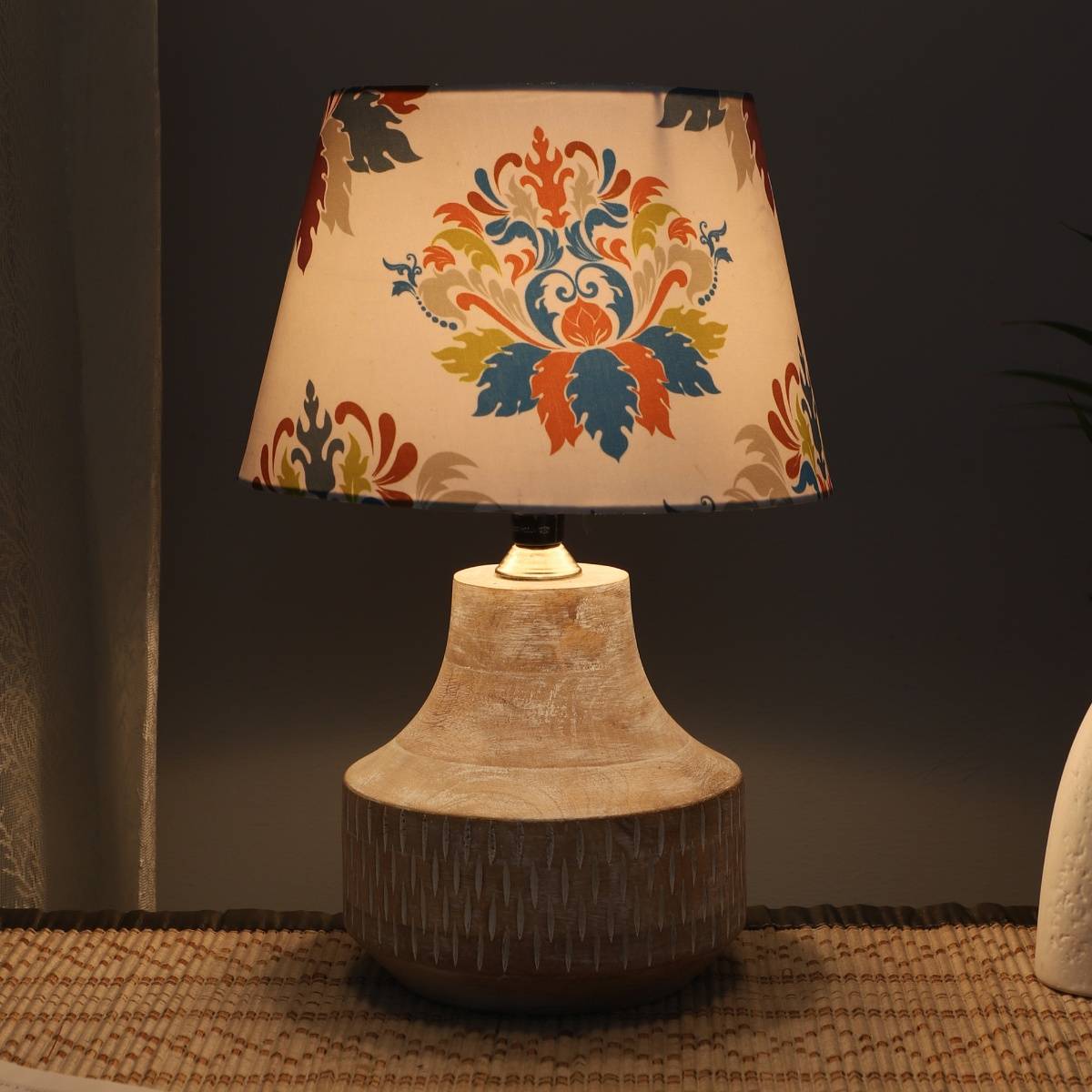 Tu Casa White Elegant Mangowood Table Lamp For Home Decoration