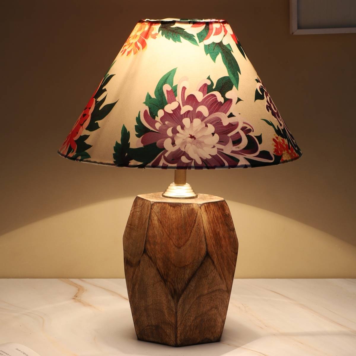 Tu Casa White Mangowood Diamond Cut Table Lamp For Home Decoration