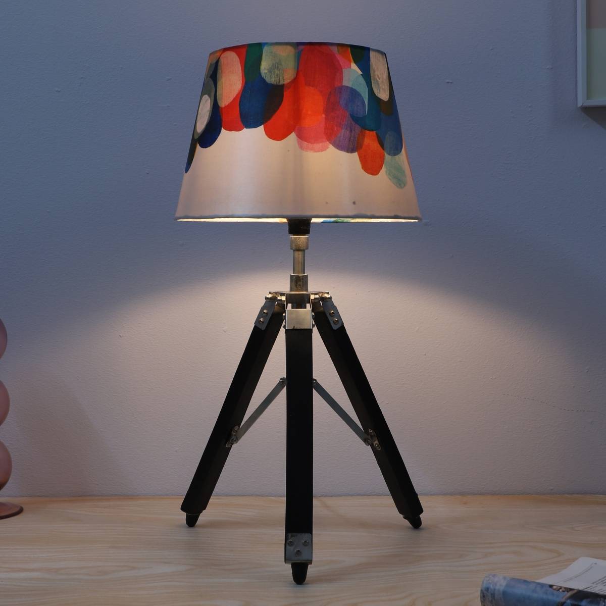 Tu Casa Multi-Color Classic Vintage Tripod Black Mangowood Table Lamp For Home Decoration