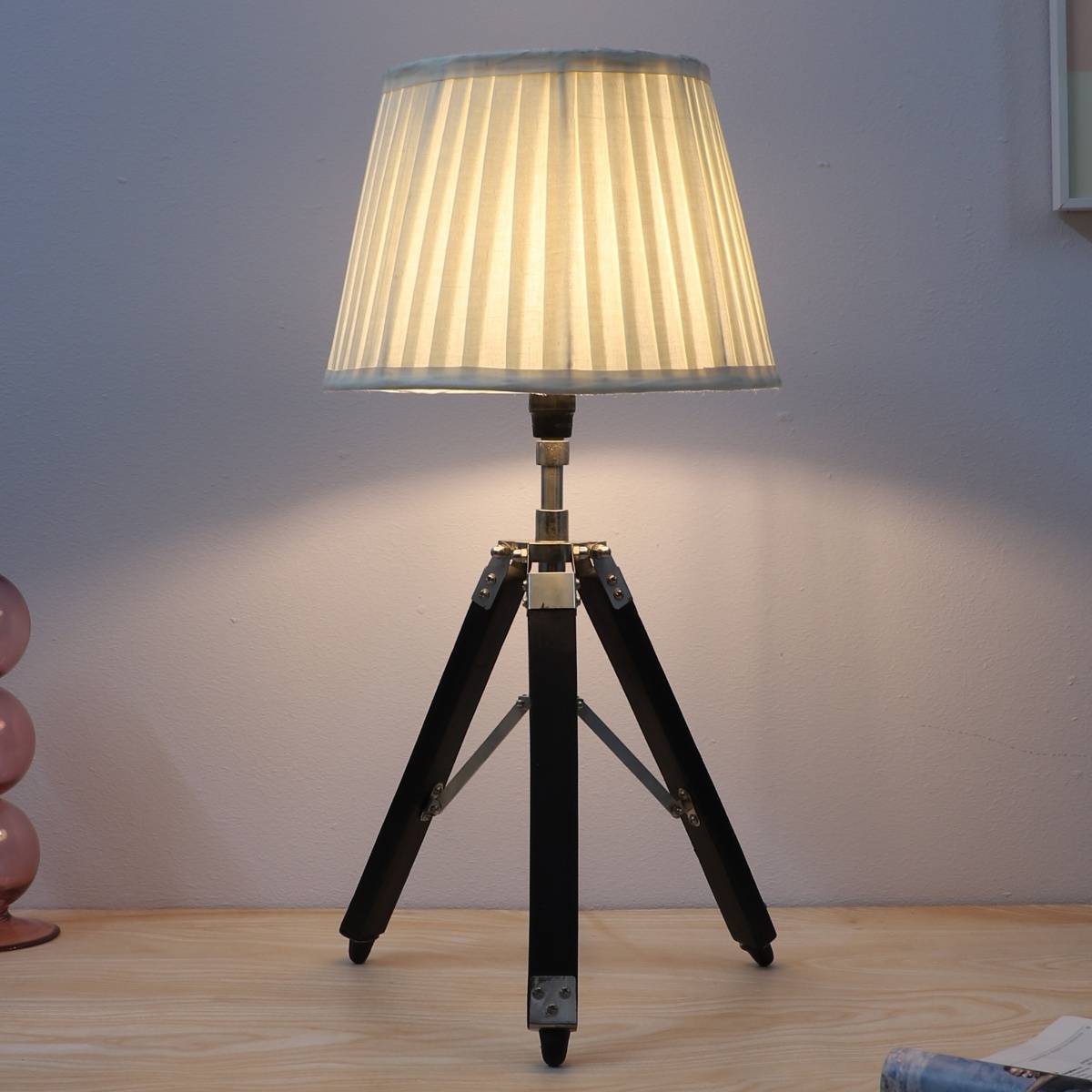 Tu Casa Off White Classic Vintage Tripod Black Mangowood Table Lamp For Home Decoration