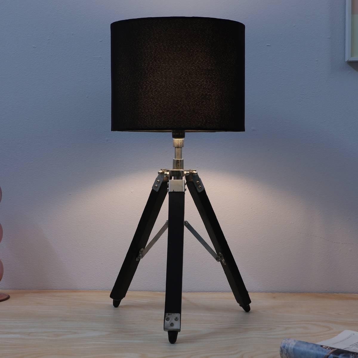 Tu Casa Classic Vintage Tripod Black Mangowood Table Lamp For Home Decoration