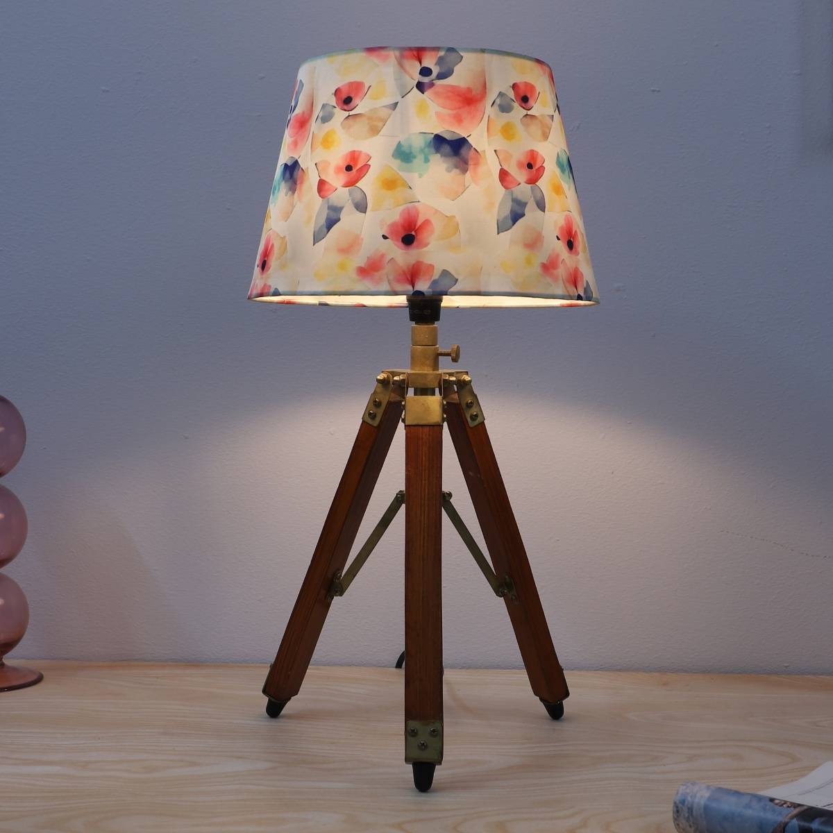 Tu Casa White Classic Vintage Tripod Brown Mangowood Table Lamp For Home Decoration