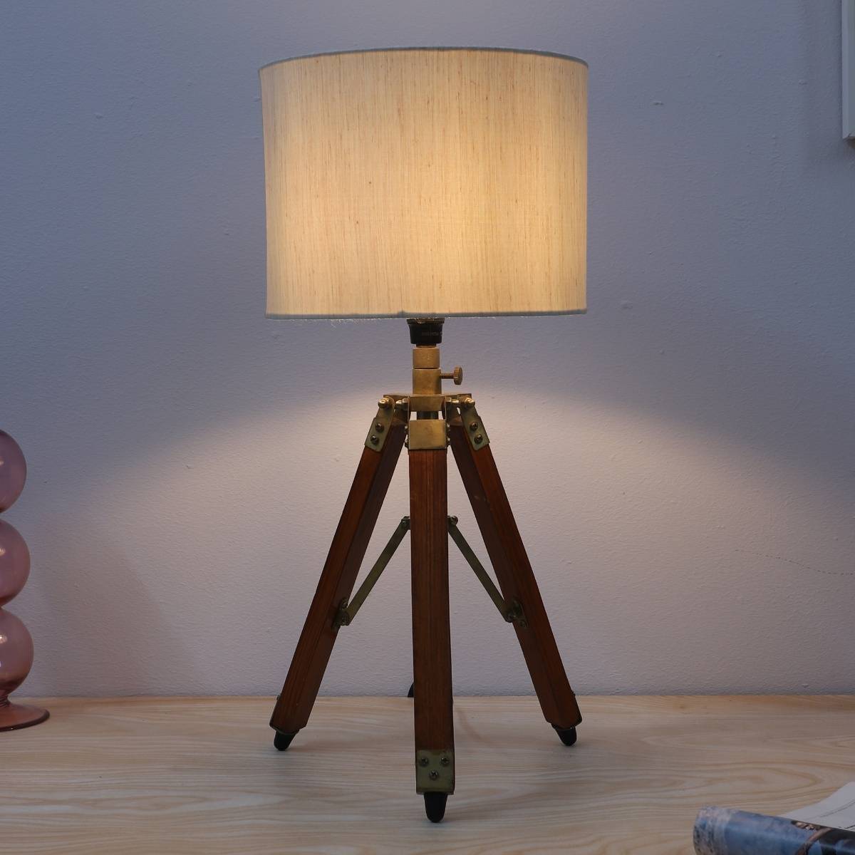 Tu Casa Off White Classic Vintage Tripod Brown Mangowood Table Lamp For Home Decoration