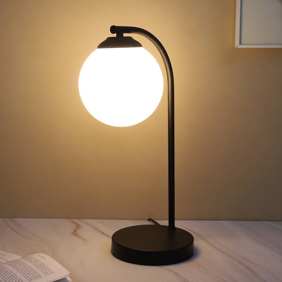 Tu Casa White Black Metal Table Lamp For Home Decoration