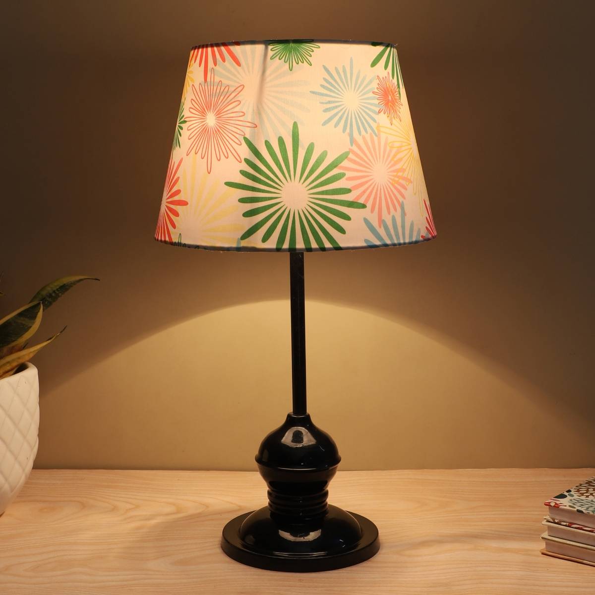 Tu Casa White Sleek Spark Black Metal Table Lamp For Home Decoration