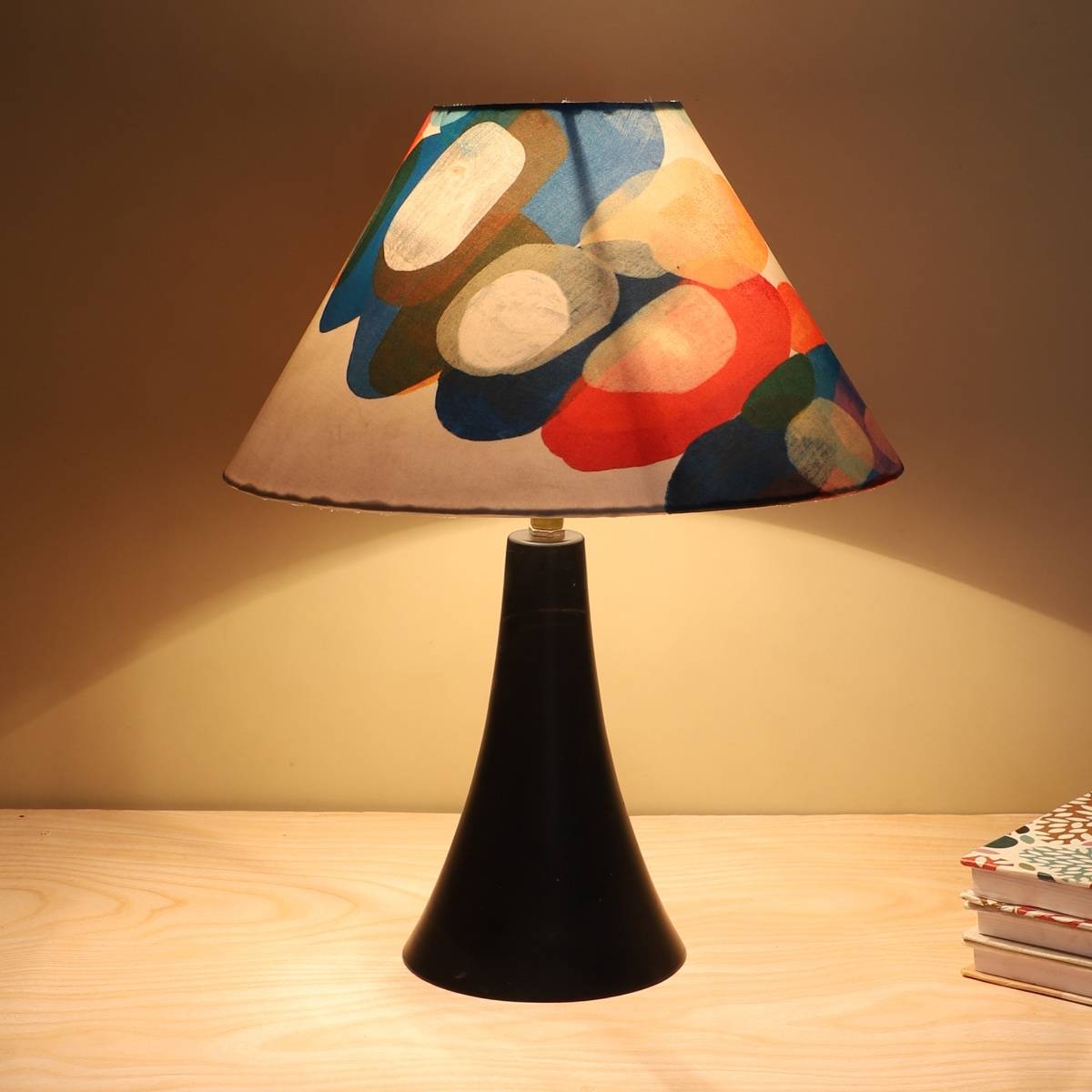 Tu Casa Multi-Color Classic Black Metal Table Lamp For Home Decoration