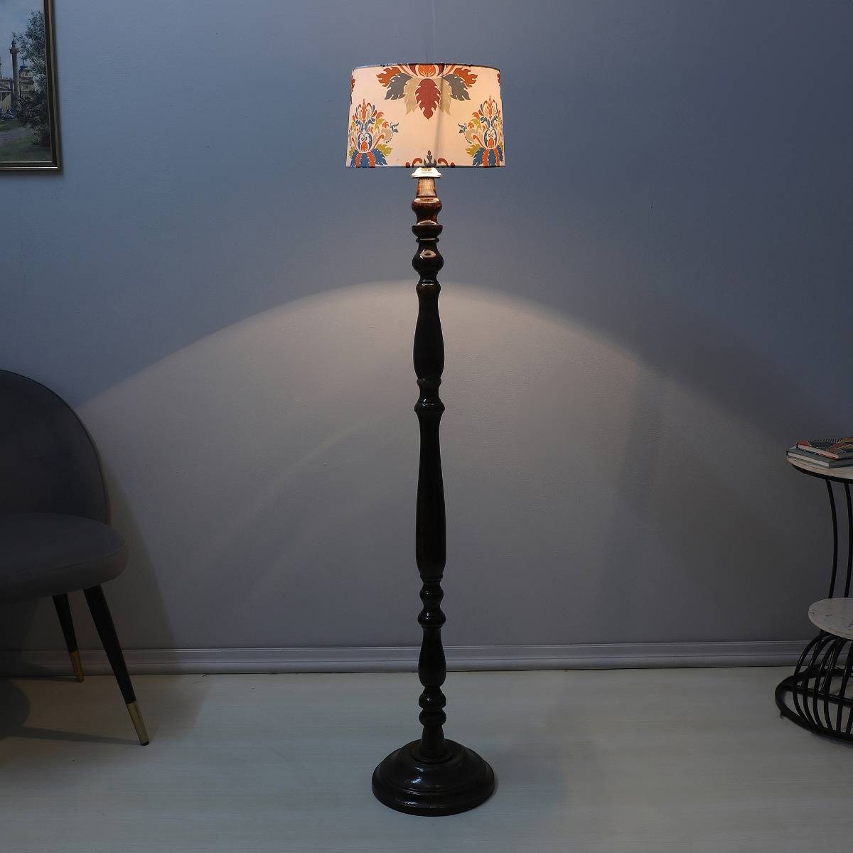 Tu Casa White Classic Vintage Brown Mango Wood Base Floor Lamp With English Oak Print