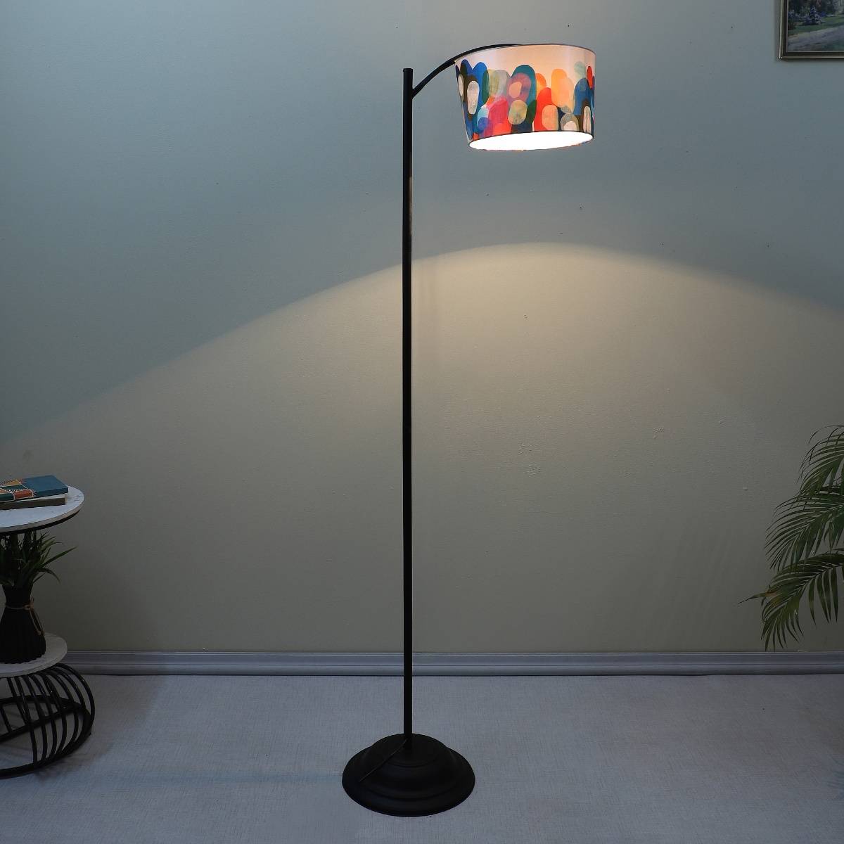 Tu Casa Multi-Color Modern Lamppost Style Black Iron Base Floor Lamp With Abstract Print