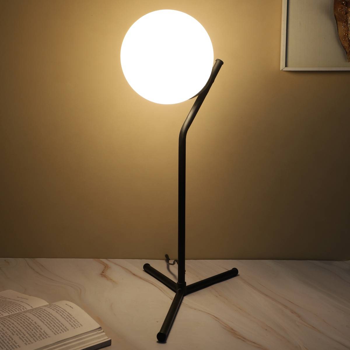 Tu Casa White Black Metal Table Lamp For Home Decoration