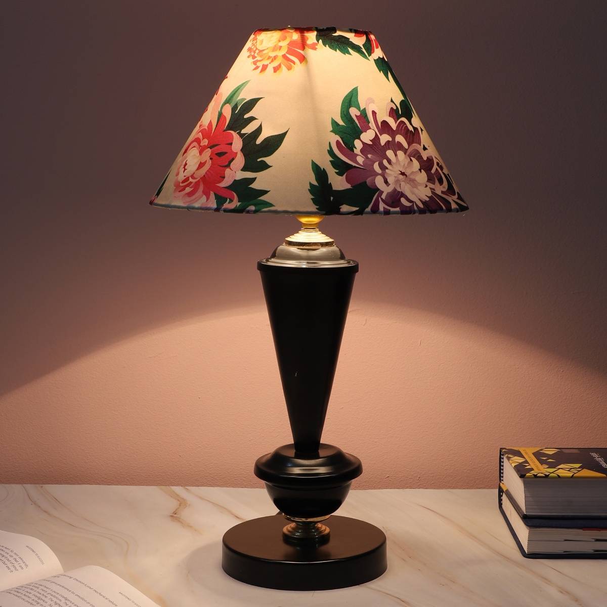 Tu Casa White Modern Brilliance Black Metal Table Lamp For Home Decoration