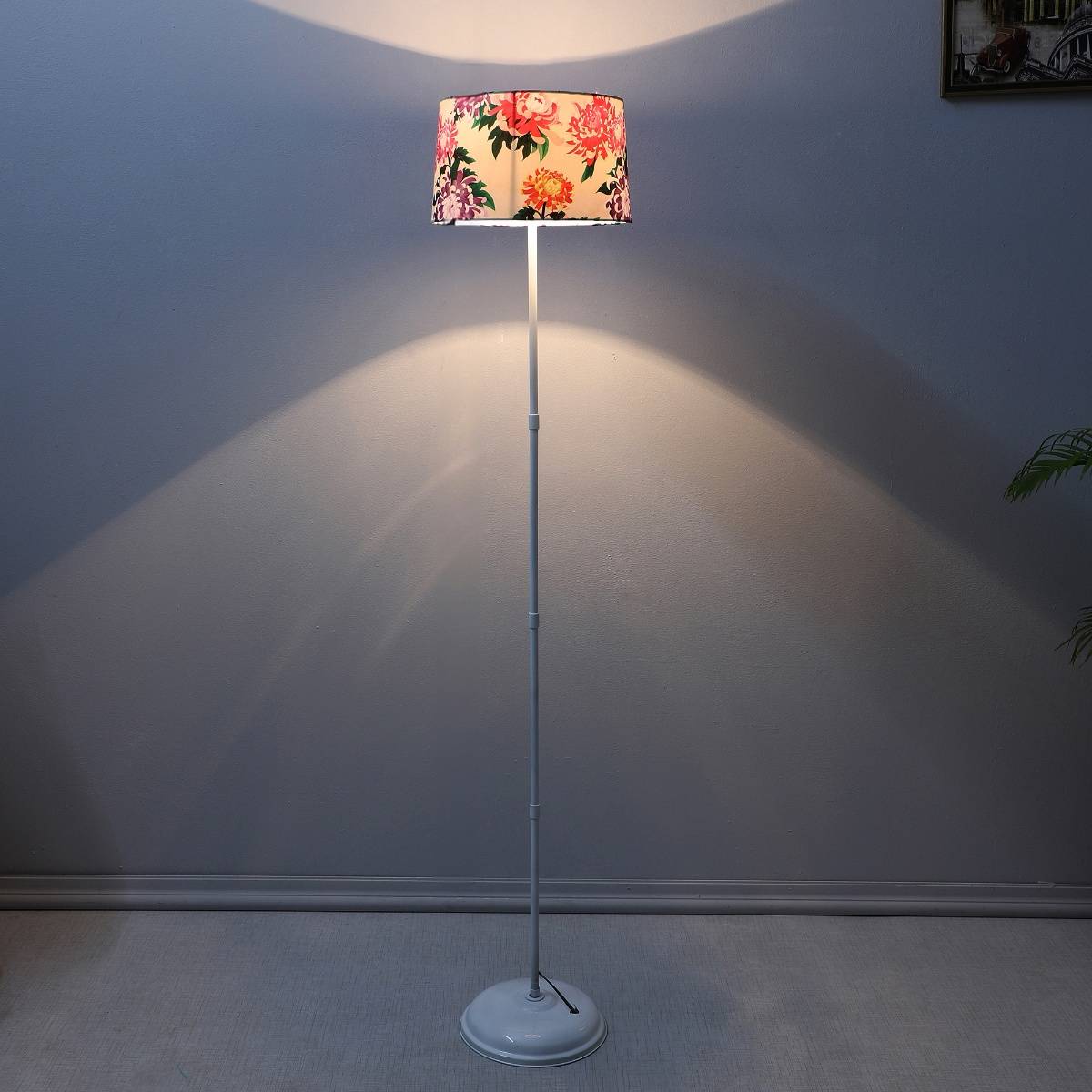 Tu Casa White Metal-Iron Base Foldable Floor Lamp With Carnation Print & Satin Shade For Bedroom