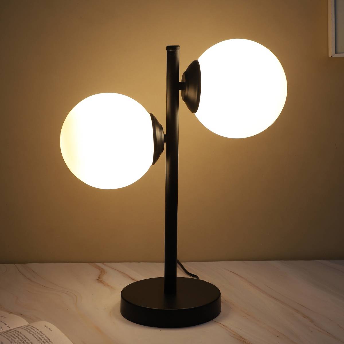 Tu Casa White Black Metal Table Lamp For Home Decoration