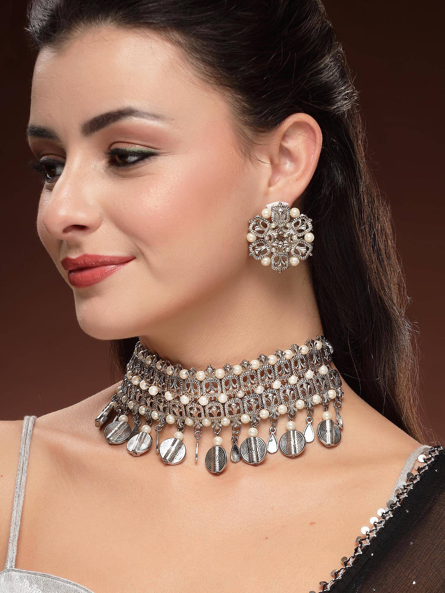 Karatcart Oxidised Silver Kundan Choker Necklace With Earrings