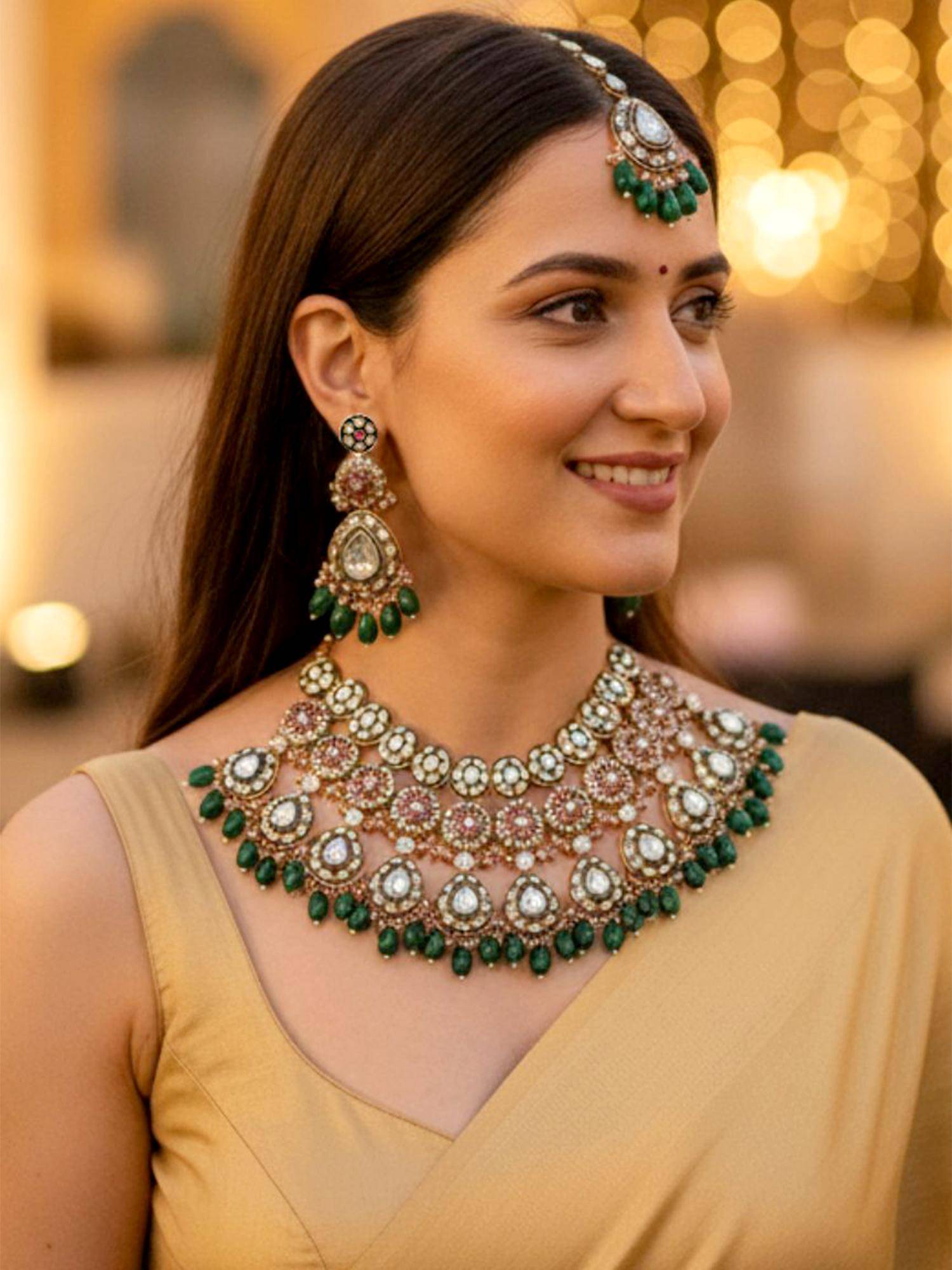 Karatcart Dazzling Floral Kundan Necklace With Earrings & Maangtika