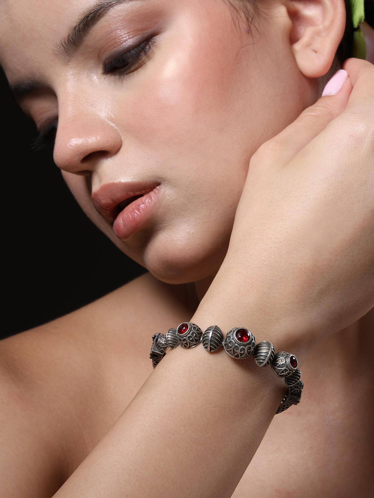 VENI Red Silver-Plated Oxidised Kada