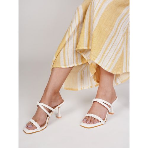 Hotel Kalinga Minimalist Ankle Strap Platform Chunky Pumps Ankle