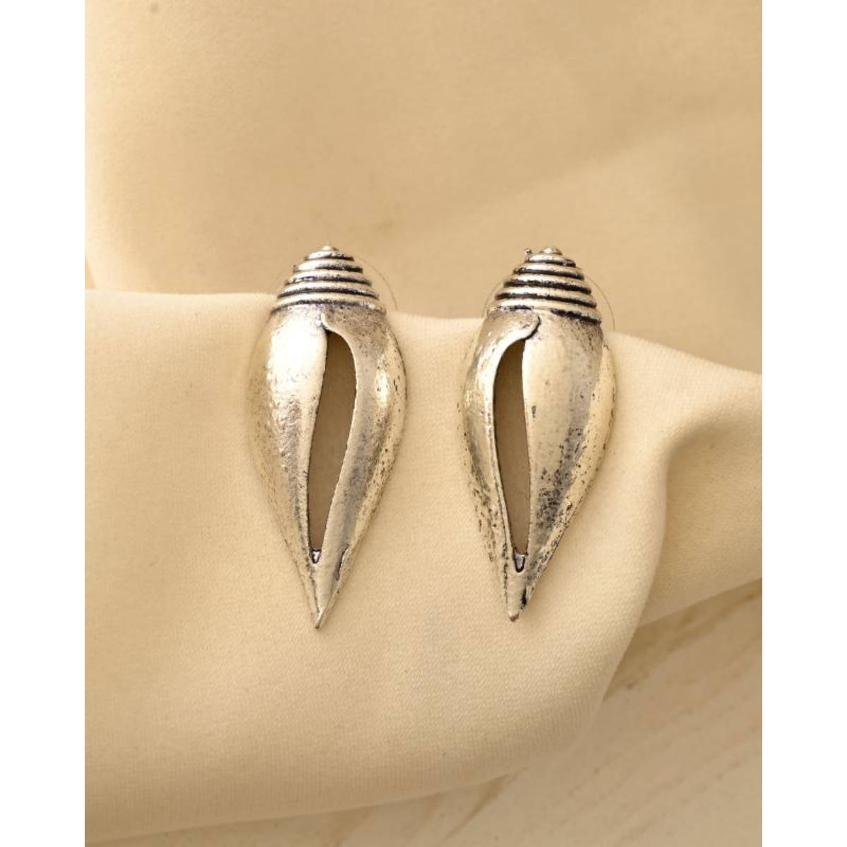 DASTOOR Womens Silver Silver Plated Designer Studs