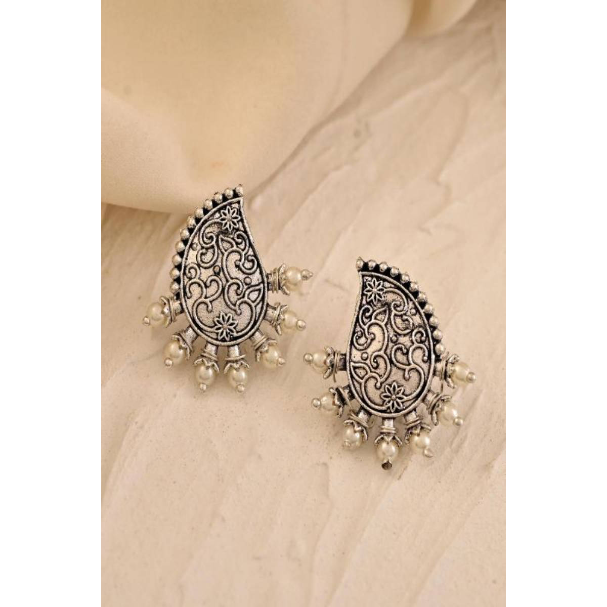 DASTOOR Womens Off White Silver Plated Designer Studs