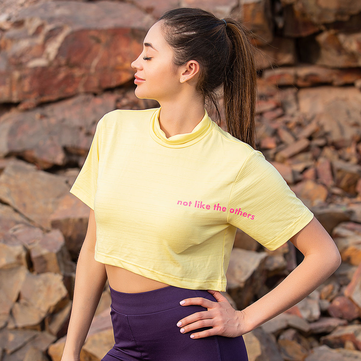 active cropped tee