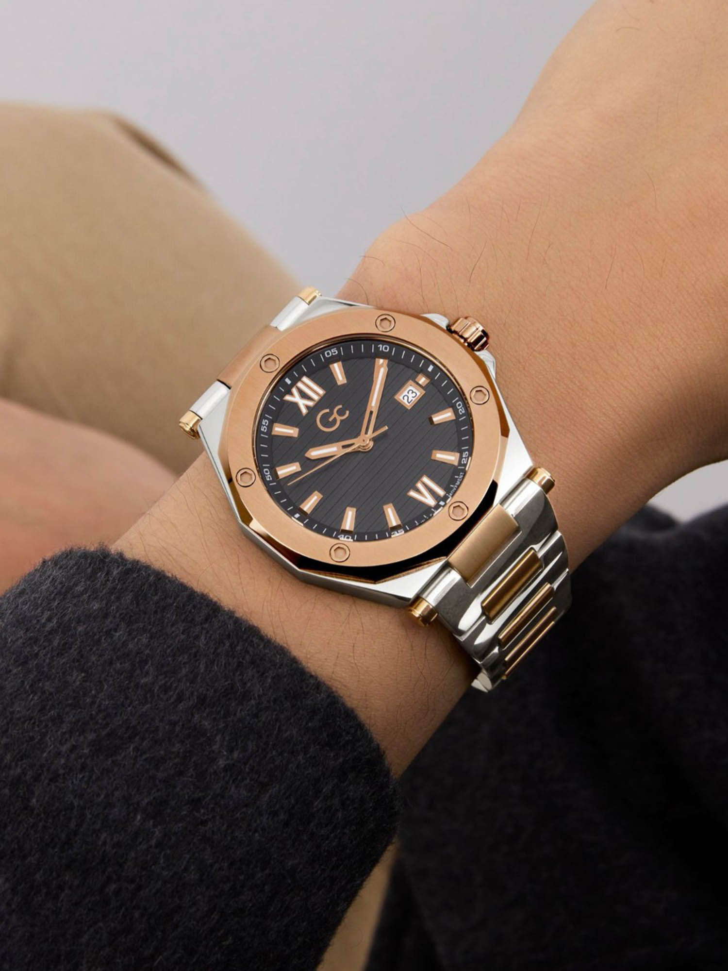 Buy GC Black Round Dial Analog Men Watch - Z67002G2 (M) Online