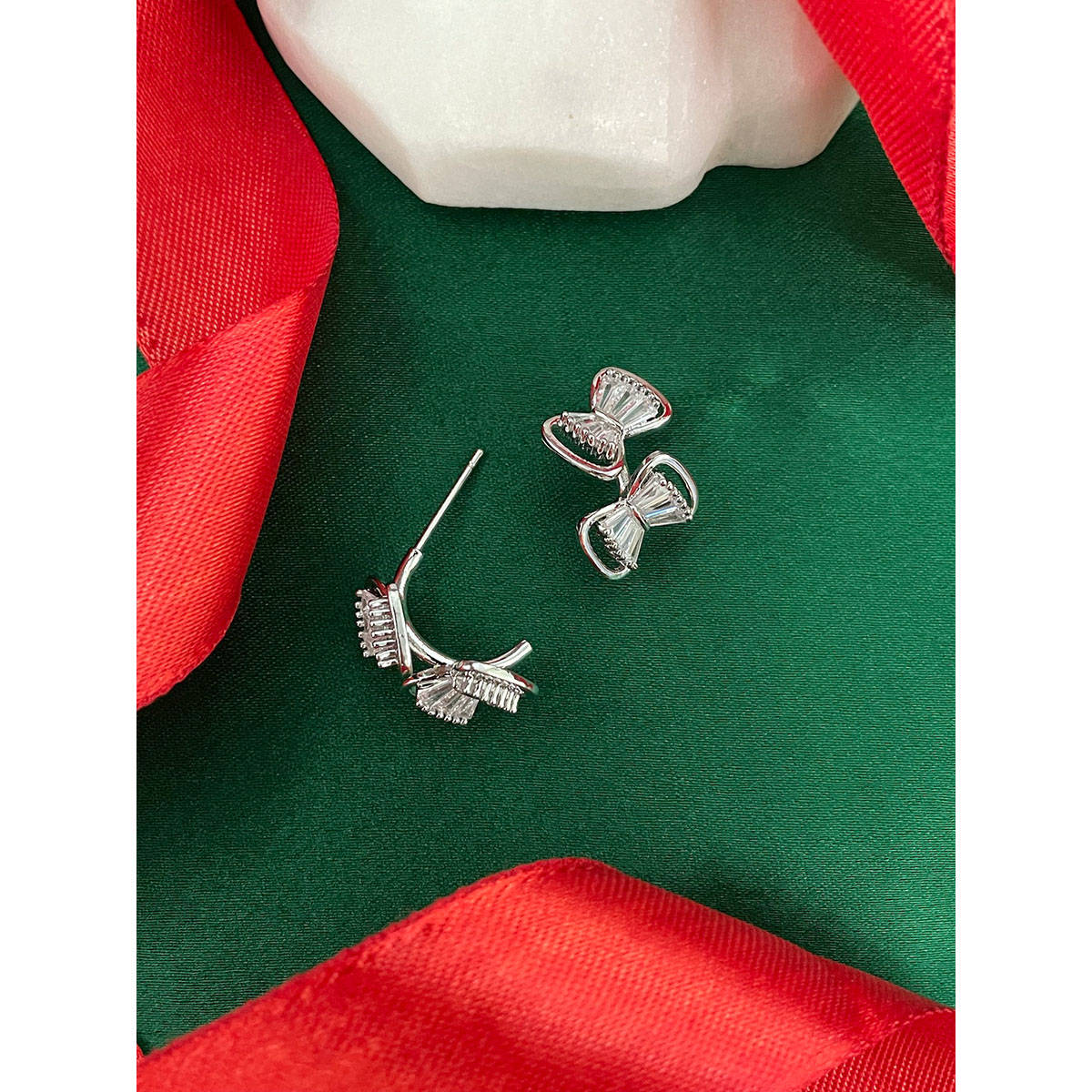 Digital Dress Room Silver-Plated Cz 2 Bow Design Stud Earrings for Women