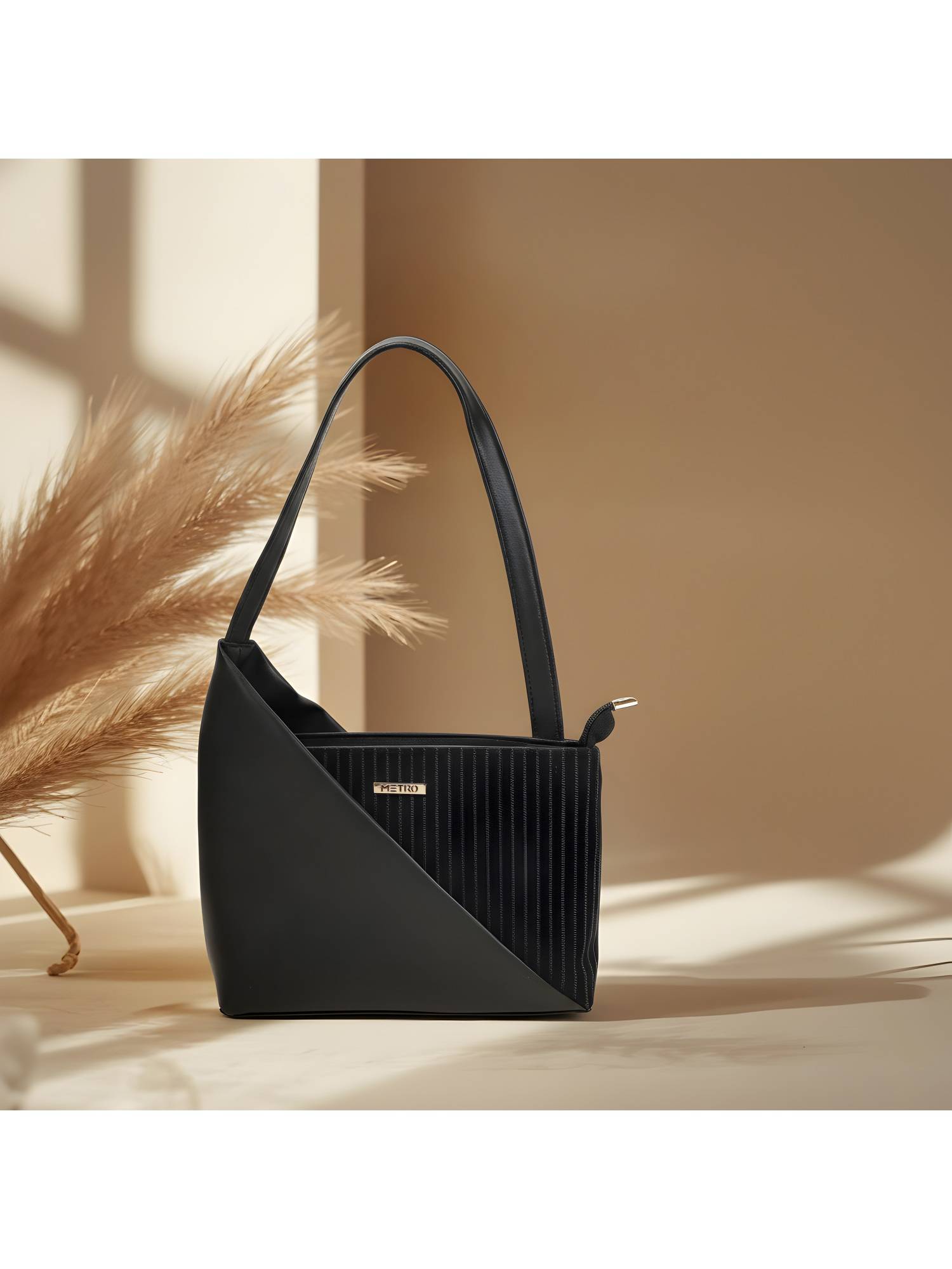 Metro Black Solid/Plain Mini Handbag