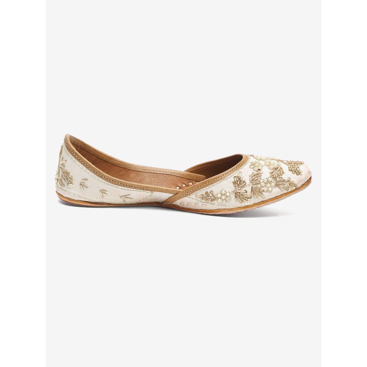 Glam Story Handcrafted Pure Leather Embellished White Punjabi Jutti Buy Glam Story Handcrafted 