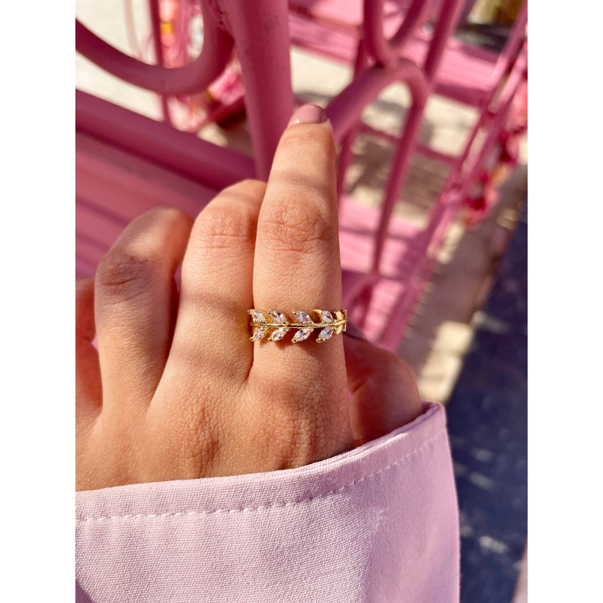 ISHKAARA Gold Plated Anti Tarnish Floral White Gold Leafy Crystal Ring for Women