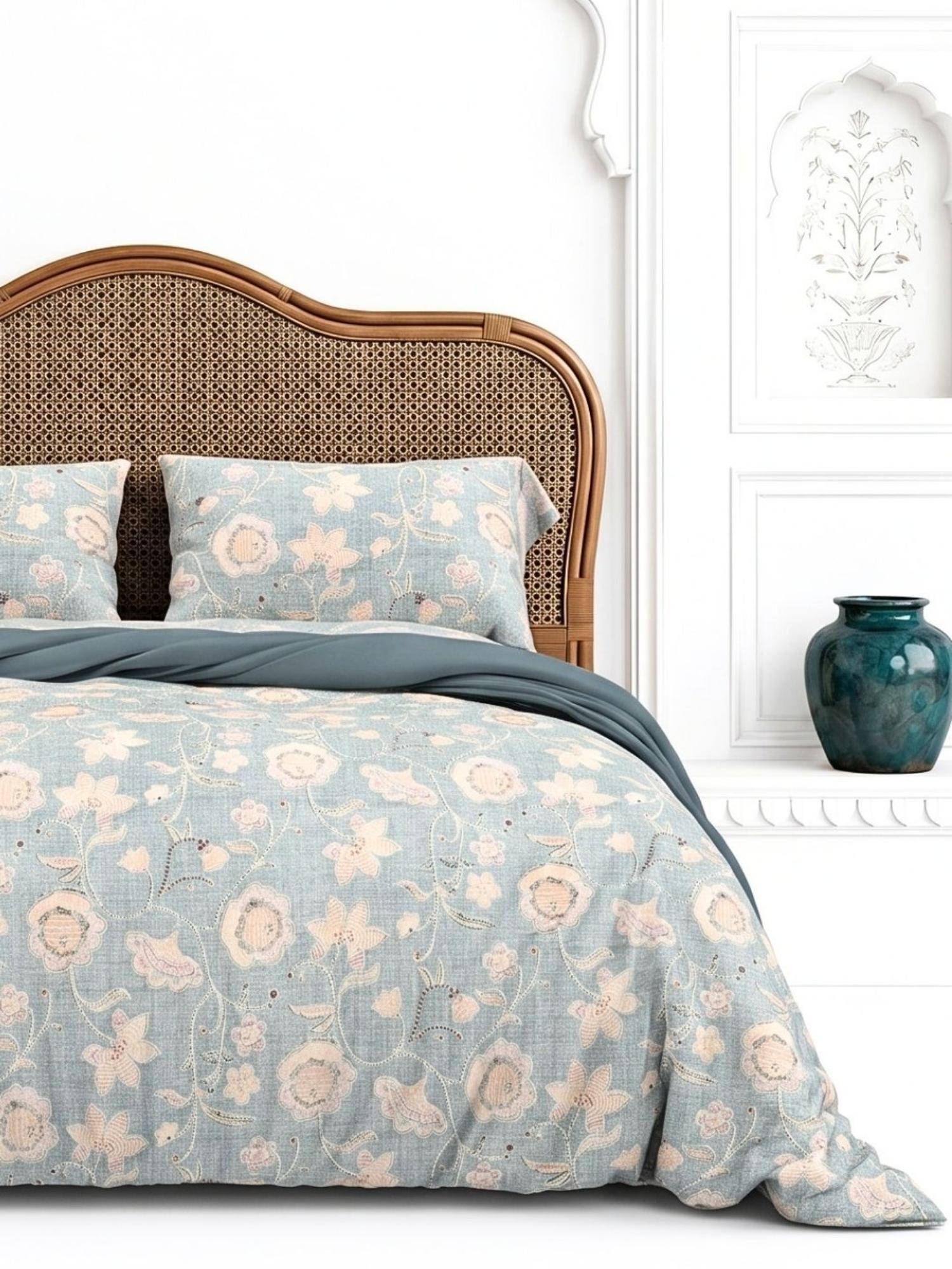 the White Moss Blue Vintage Blossoms Pure Cotton 170TC Bedsheet with 2 Pillow Covers (King)
