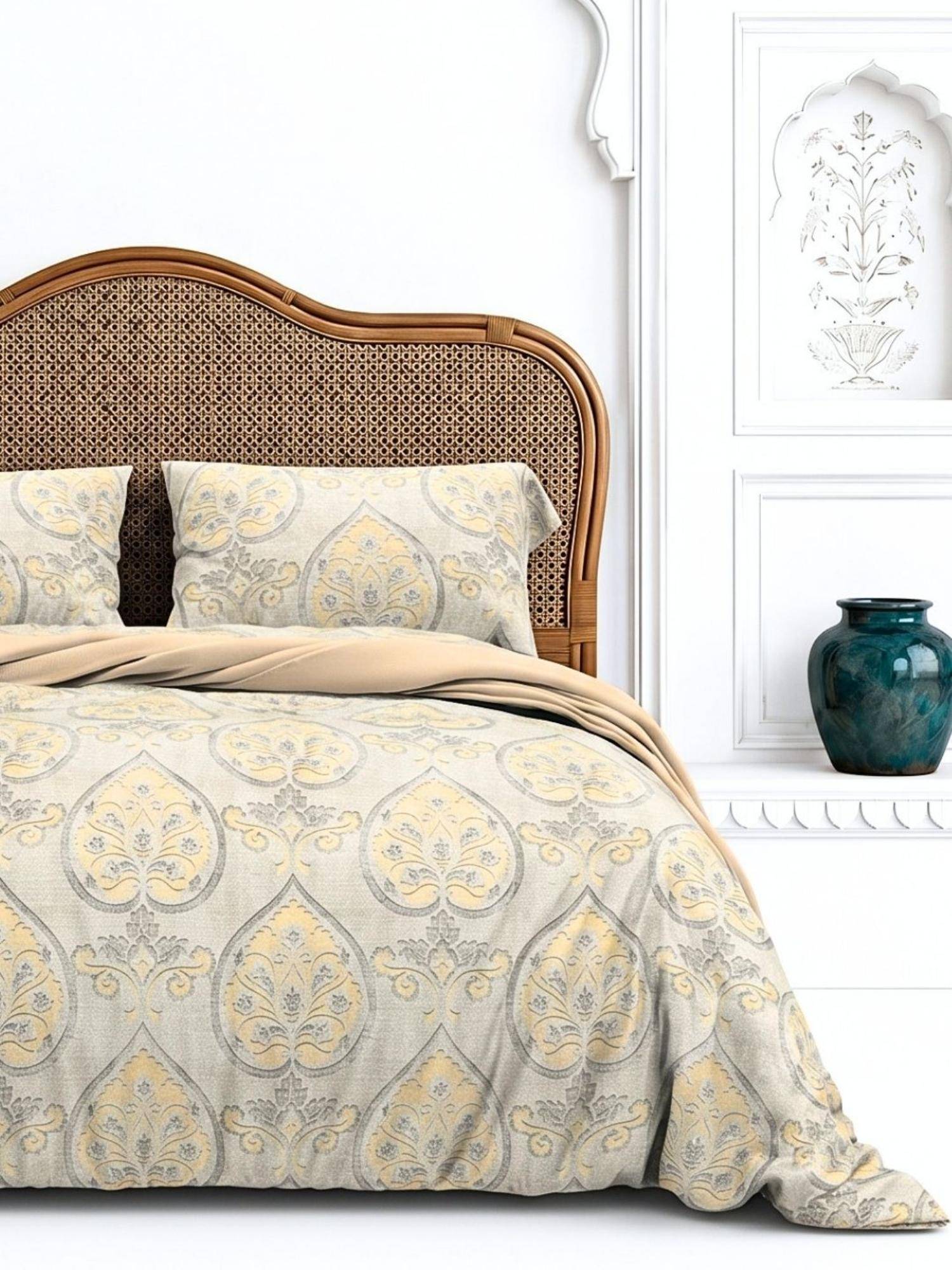 the White Moss Grey Vintage Bagh Pure Cotton 170TC Bedsheet with 2 Pillow Covers (King)