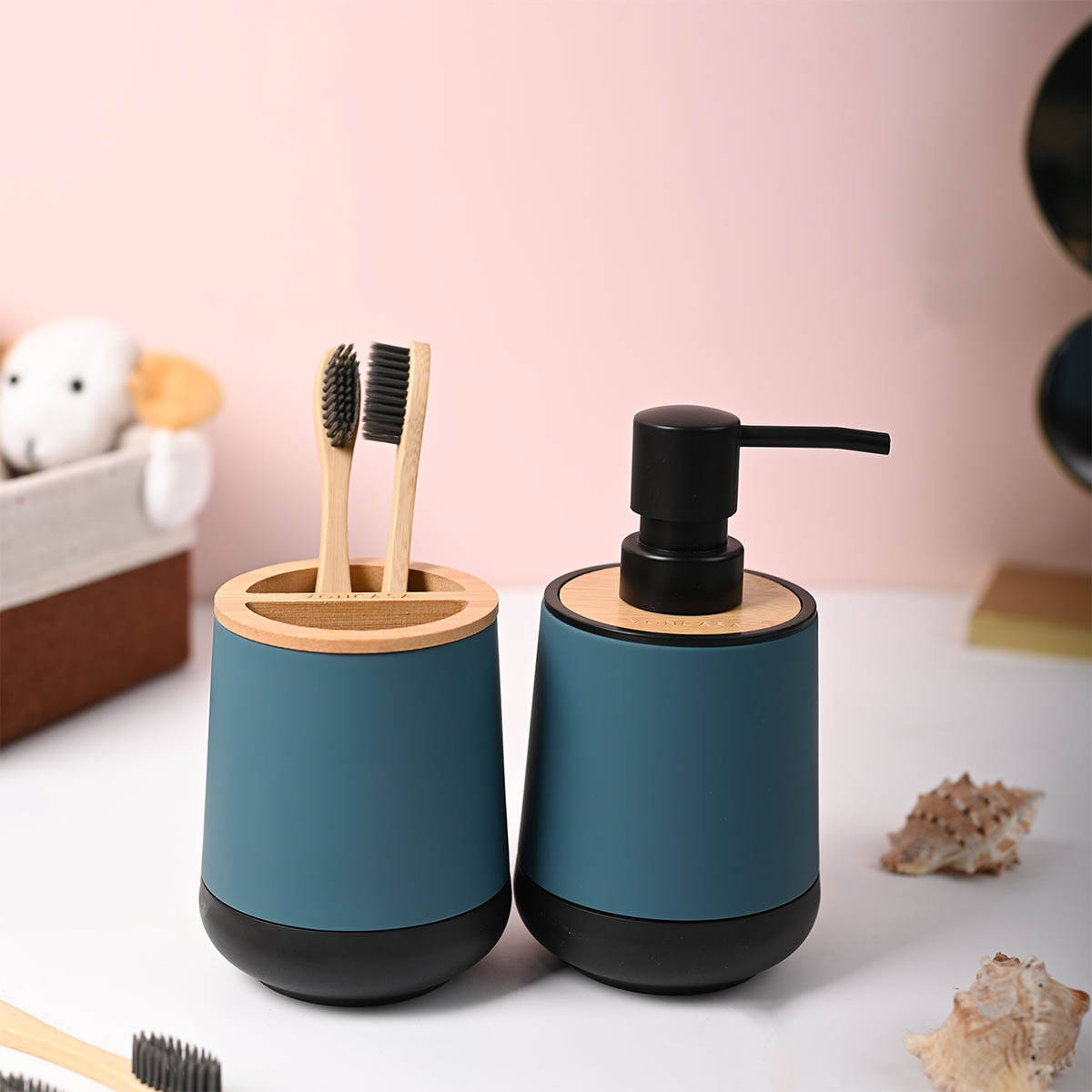 Voncasa Matte Green Bathroom Soap Dispenser and Toothbrush Holder (Set Of 2)
