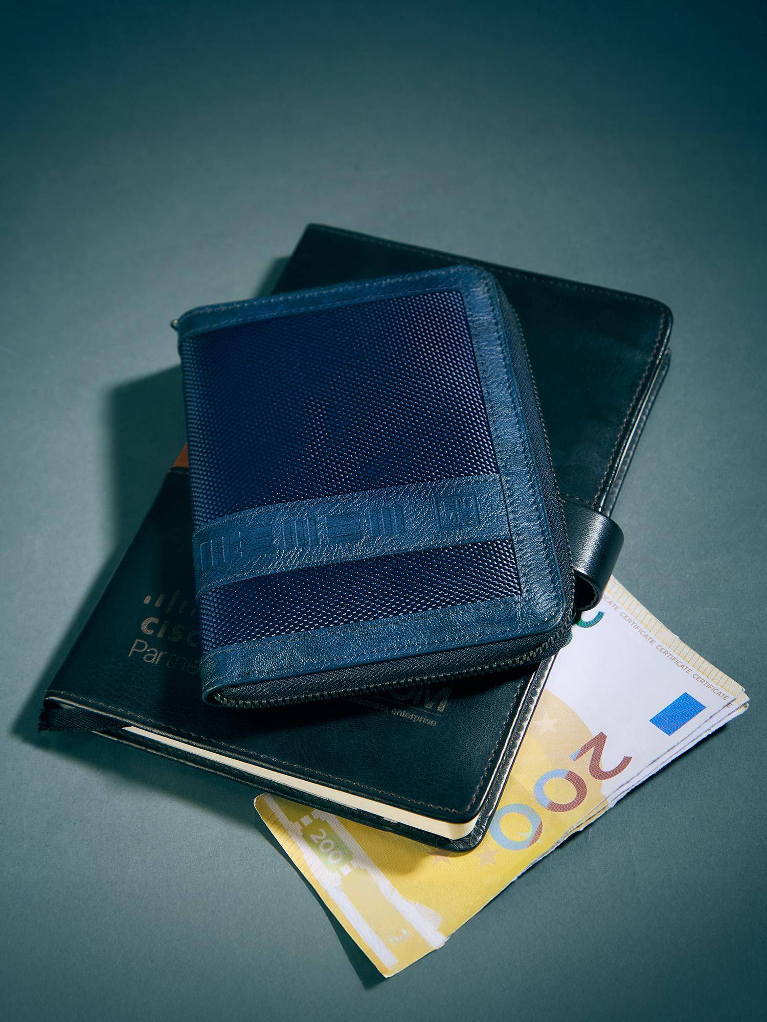 EUME Men Zen Passport Holder With Zipper Pouch & Card Slots - Midnight Blue