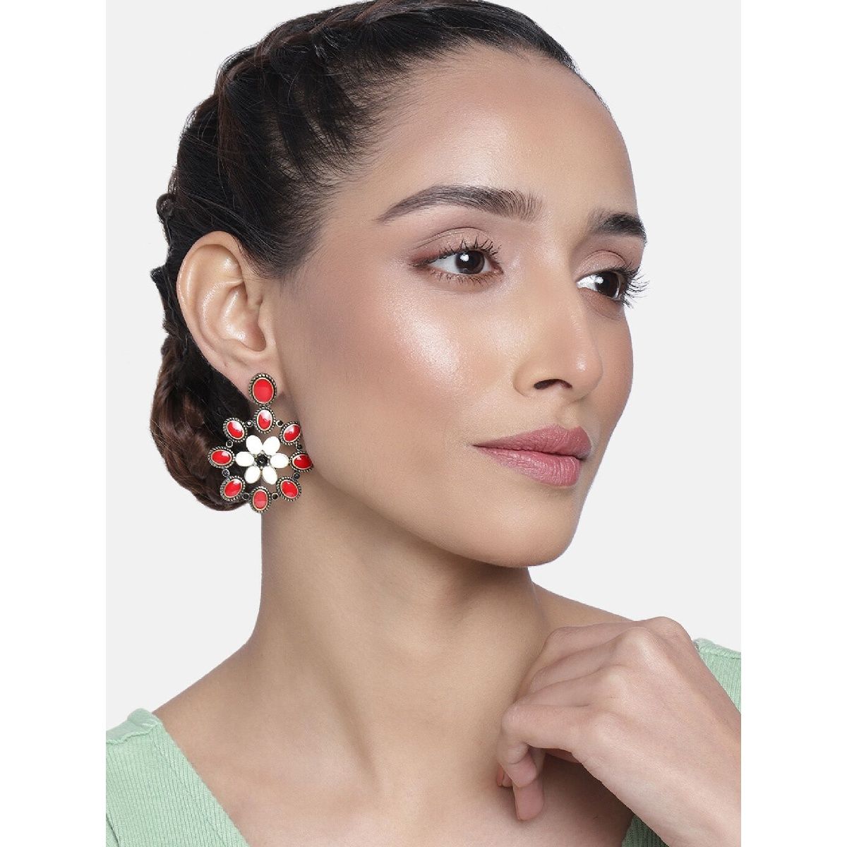 Stylish hanging deals earrings